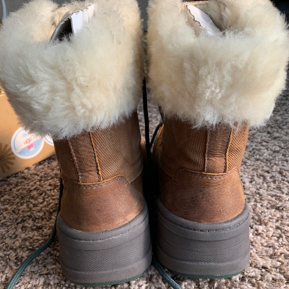 UGG BOOTS USED GOOD CONDITION WITH BOX Size 5 - Picture 5 of 8